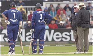 Nasser Hussain and Nick Knight of England wait for the umpires to meet about the rainy conditions