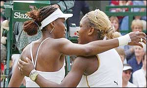 Serena consoles Venus after winning the women's final