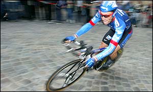 Lance Armstrong gets off to a good start as the Tour begins with the prologue stage