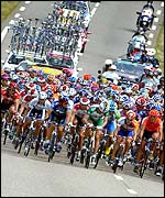 The peloton worked to cut the deficit