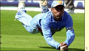 Mohammed Kaif catches out Nick Knight in the 12th over