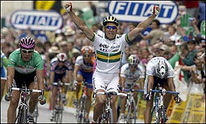 Robbie McEwen wins stage three 