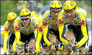 28-year-old Spaniard Igor Gonzalez de Galdeano (second right) on his way to take the overall lead as his team win the time trial