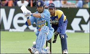 Tendulkar treats the crowd to his talents en route to the 33rd century of his ODI career