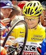 Igor Gonzalez de Galdeano held on to the yellow jersey