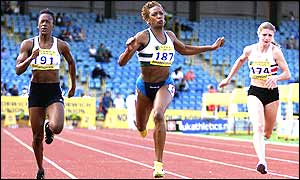 Joice Maduaka (centre) beats Abi Oyepitan (left)