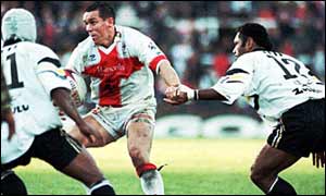 Stuart Spruce (centre)