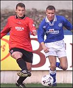 Former Scotland star Billy McKinlay (left) in action for Bankies last season