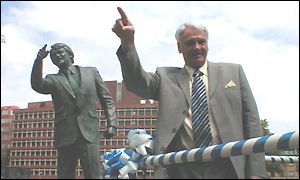 Sir Bobby Robson and statue