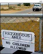 'No children' sign at Woomera