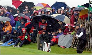Woods takes seven shots to complete his fifth hole 