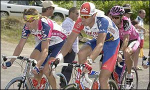 David Millar (centre) outsprints Laurent Brochard of France and Jean Delatour