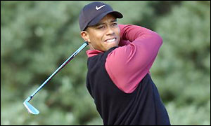 Woods has a much better round and picks up six strokes by the fifteenth hole