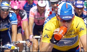 Lance Armstrong takes a drink during the tough climb up Mont Ventoux 