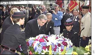 Jean-Pierre Raffarin lays wreath at the memorial