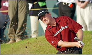 Els plays a great shot out of the bunker to give himself a simple putt on the 18th 