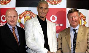 Manchester United chief executive Peter Kenyon, new signing Rio Ferdinand and Sir Alex Ferguson