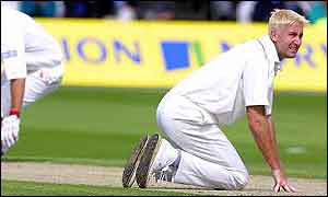 Ed Giddins took the first three wickets