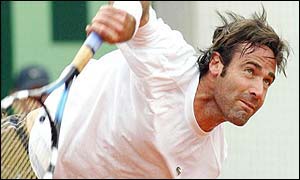 Alex Corretja serves 