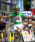 Robbie McEwen wins the final stage of this year's Tour de France
