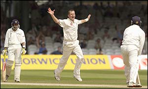 Craig White celebrates the final wicket of Ashish Nehra