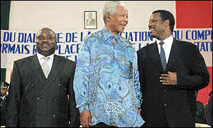 (l-r) Vice-President Domicien Ndayizeye, Nelson Mandela and President Pierre Buyoya