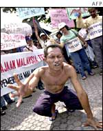 A migrant worker protests outside the Malaysian embassy in Jakarta