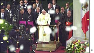 Pope arrives in Mexico City surrounded by clerics and showered by confetti