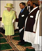The Queen walks barefoot at a mosque in Scunthorpe
