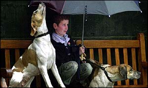 Angus Adams and his two hunting dogs outside the Court of Session in Edinburgh