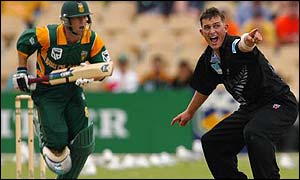 SA's Jonty Rhodes and Shane Bond