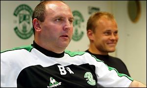 Hibs boss Bobby Williamson with Mixu Patelainen