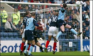 Hearts' Gary Wales opens the scoring