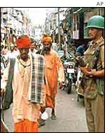 Hindu pilgrims escorted by police