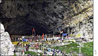 Pilgrims make their way to the Amarnath cave