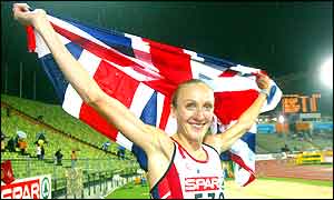 Paula Radcliffe celebrates her win
