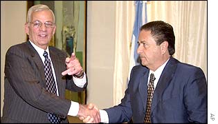 US Treasury Secretary Paul O'Neill shake hands with Argentine President Eduardo Duhalde