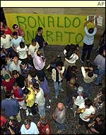 Inter fans put up a sign saying 'Ronaldo ungrateful' at Milan airport
