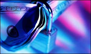 Padlock and money, Eyewire