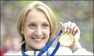 Paula Radcliffe receives her 10,000m gold medal