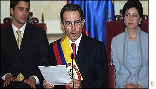 Alvaro Uribe (centre), wife Lina Moreno (r)