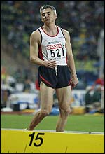Jonathan Edwards looks dejected after failing to retain the triple jump title