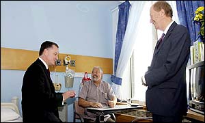 Jack McConnell and Malcolm Chisholm meet cardiac patient Alan White