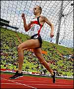 Nils Schumann wins his 800m heat in Munich