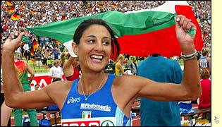 Maria Guida celebrates winning the women's marathon in Munich