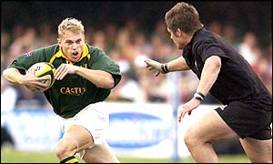 South Africa's Brent Russell tries to out-pace the All Black defence