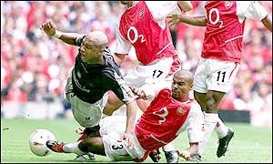 There's no escape for El Hadji Diouf as three Arsenal defenders converge on him