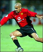 Manchester United midfielder Juan Sebastian Veron