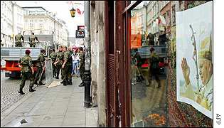 Soldiers prepare crowd barriers