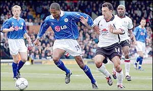 Leicester midfielder Matthew Piper is holding talks with Southampton